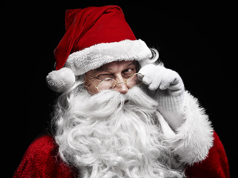 Św. Mikołaj w okularach i czapce